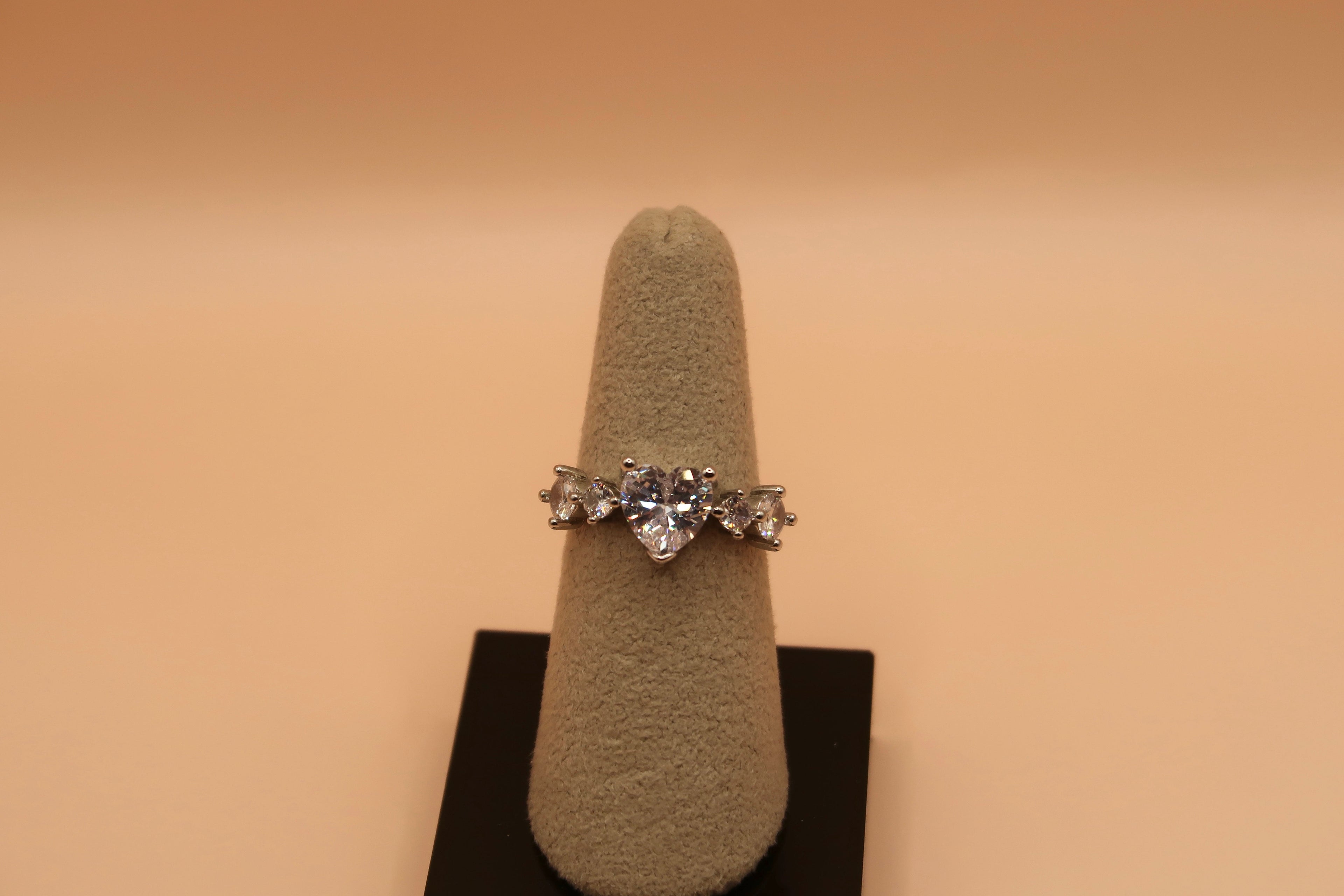 Heart with 4 diamonds